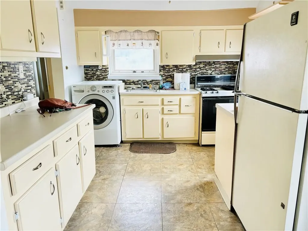 1981 Pilgrim Avenue Bronx NY 10461