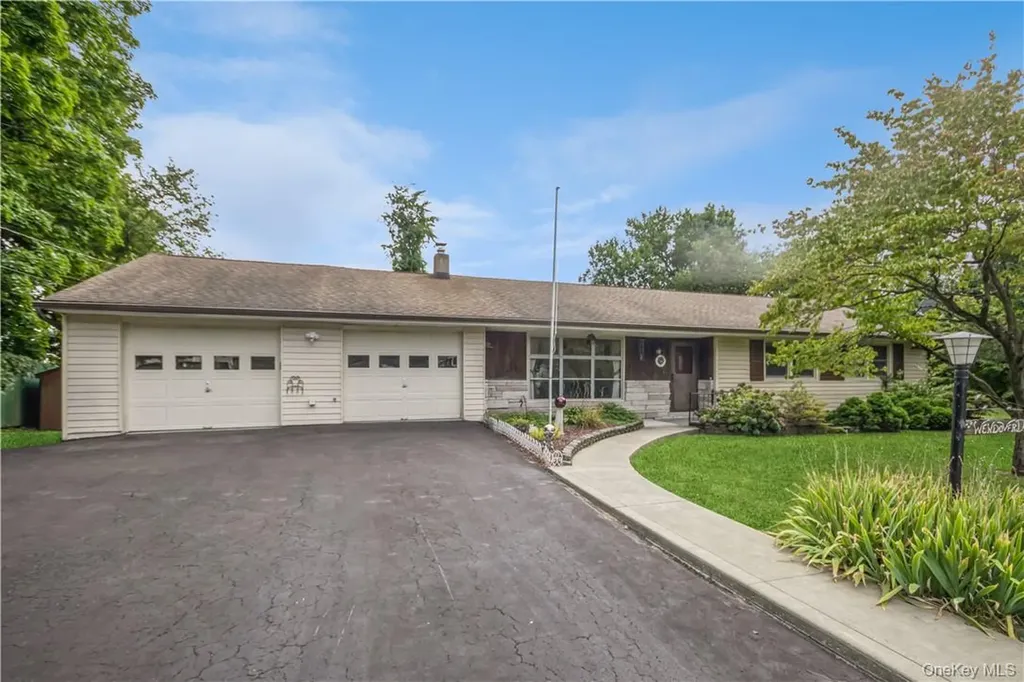 24 Wendover Drive Poughkeepsie NY 12601