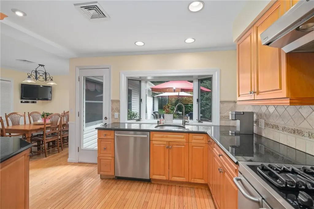 15 Victory Road Suffern NY 10901