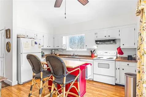860 Hunns Lake Stanfordville NY 12581
