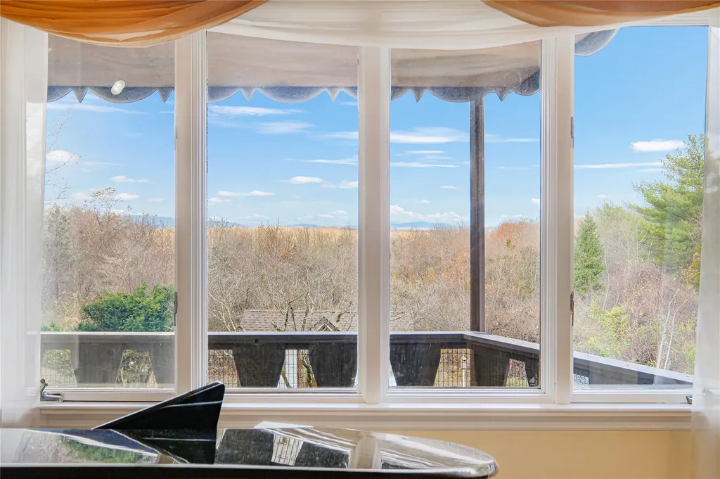 21 Manor Drive W Poughkeepsie NY 12603