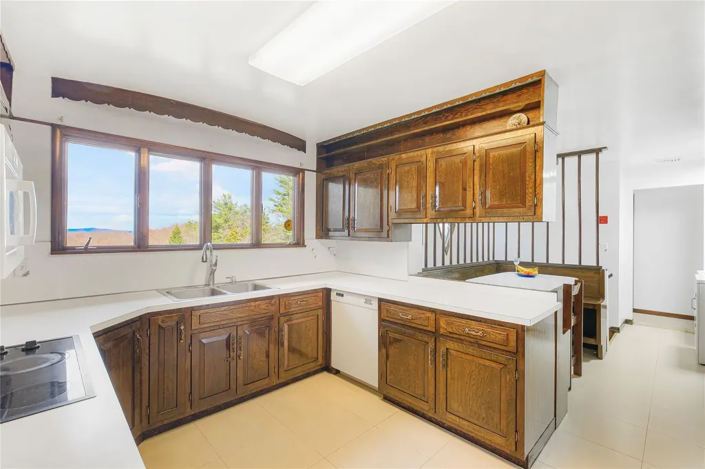 21 Manor Drive W Poughkeepsie NY 12603