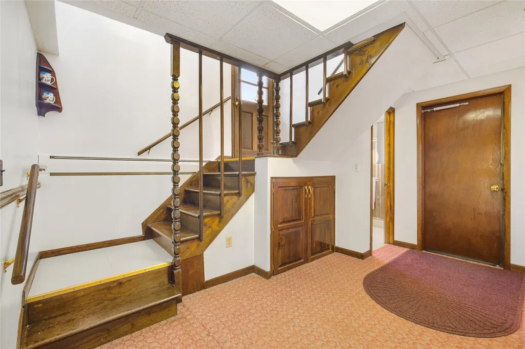 21 Manor Drive W Poughkeepsie NY 12603