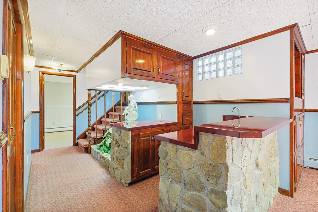 21 Manor Drive W Poughkeepsie NY 12603