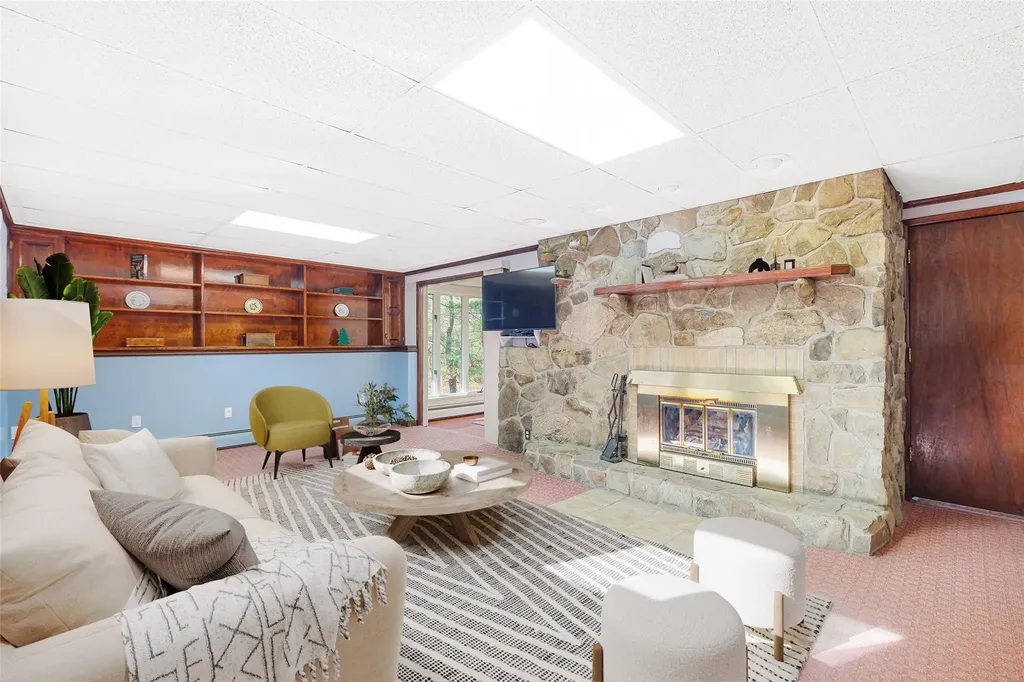 21 Manor Drive W Poughkeepsie NY 12603