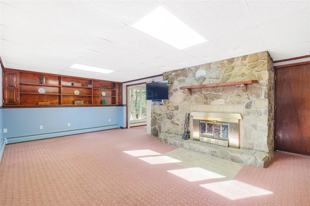 21 Manor Drive W Poughkeepsie NY 12603