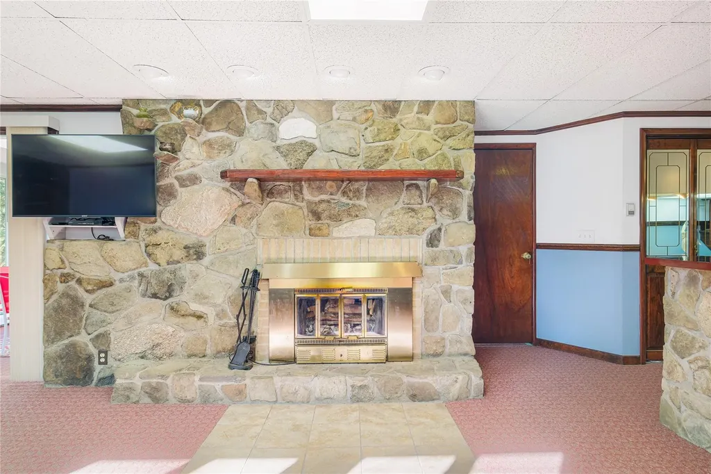 21 Manor Drive W Poughkeepsie NY 12603