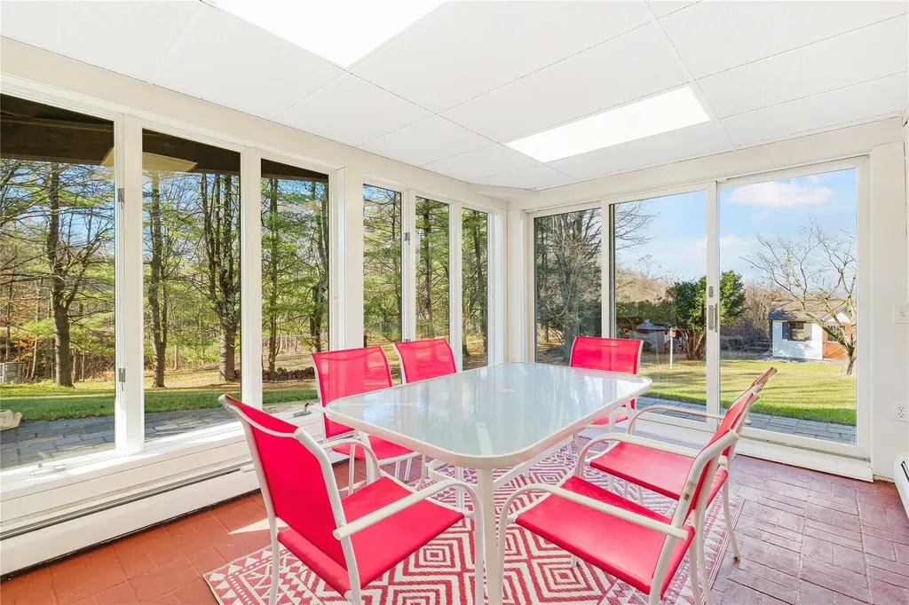 21 Manor Drive W Poughkeepsie NY 12603