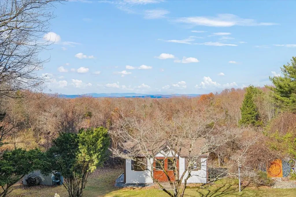 21 Manor Drive W Poughkeepsie NY 12603