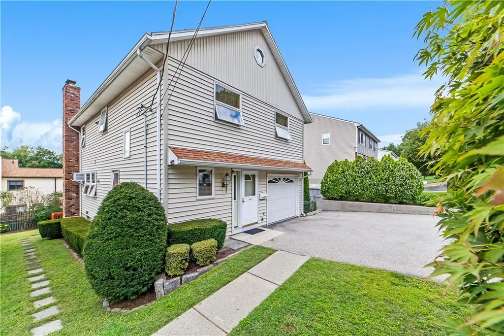179a Lakeview Avenue Valhalla NY 10595