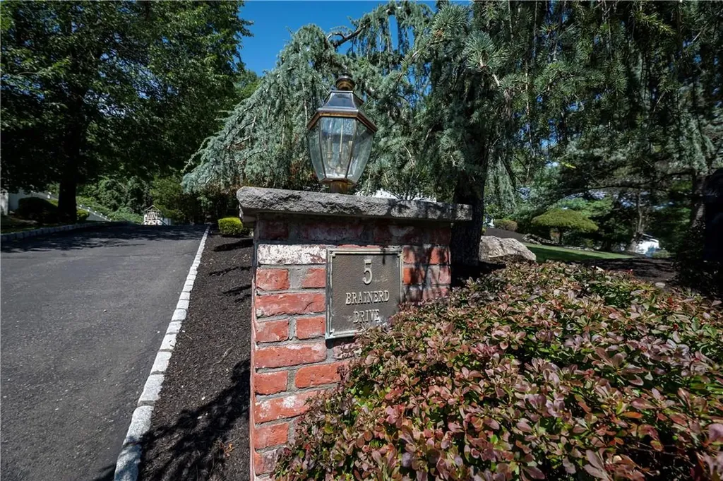 5 Brainerd Drive Stony Point NY 10980