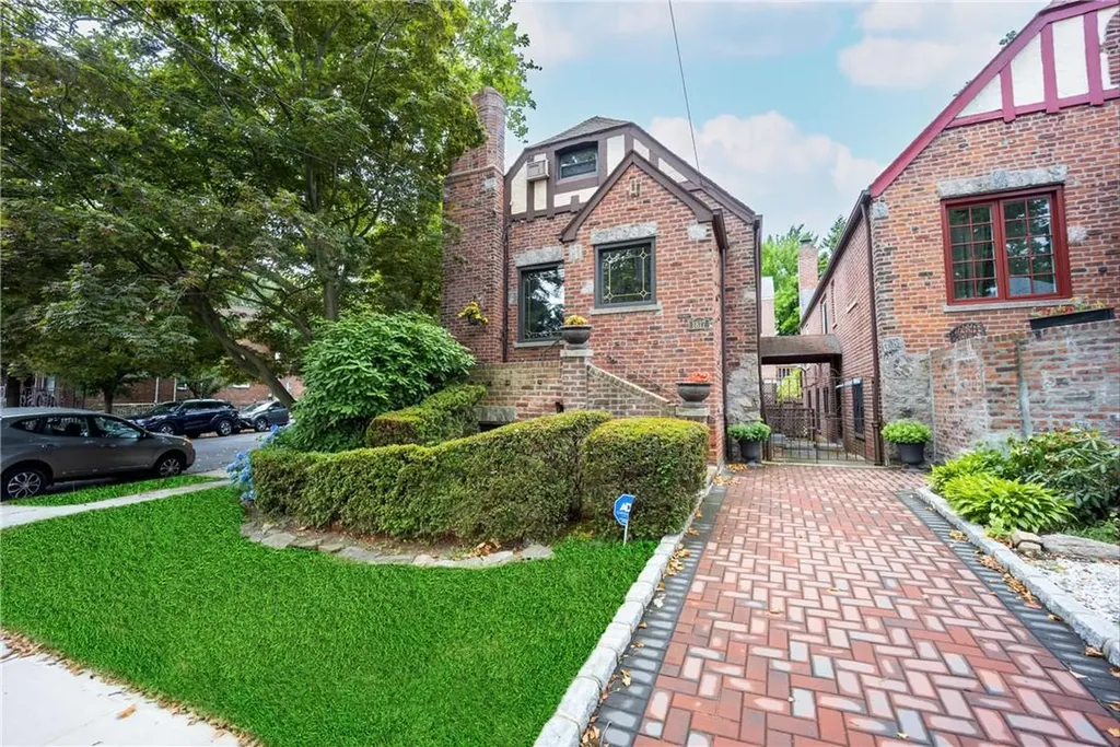 1817 Tenbroeck Avenue Bronx NY 10461