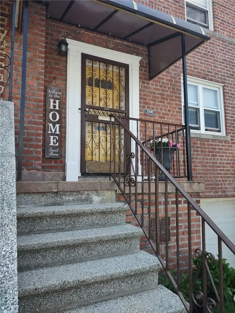2541 Hering Avenue Bronx NY 10469