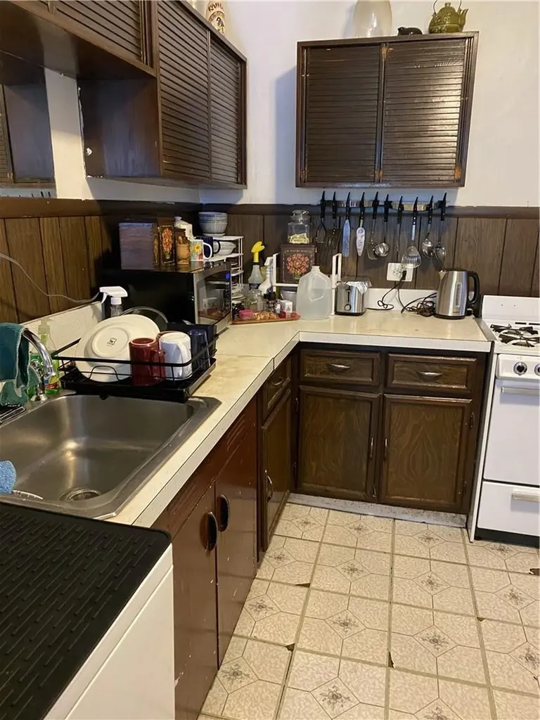 9 Van Buren Street Yonkers NY 10701