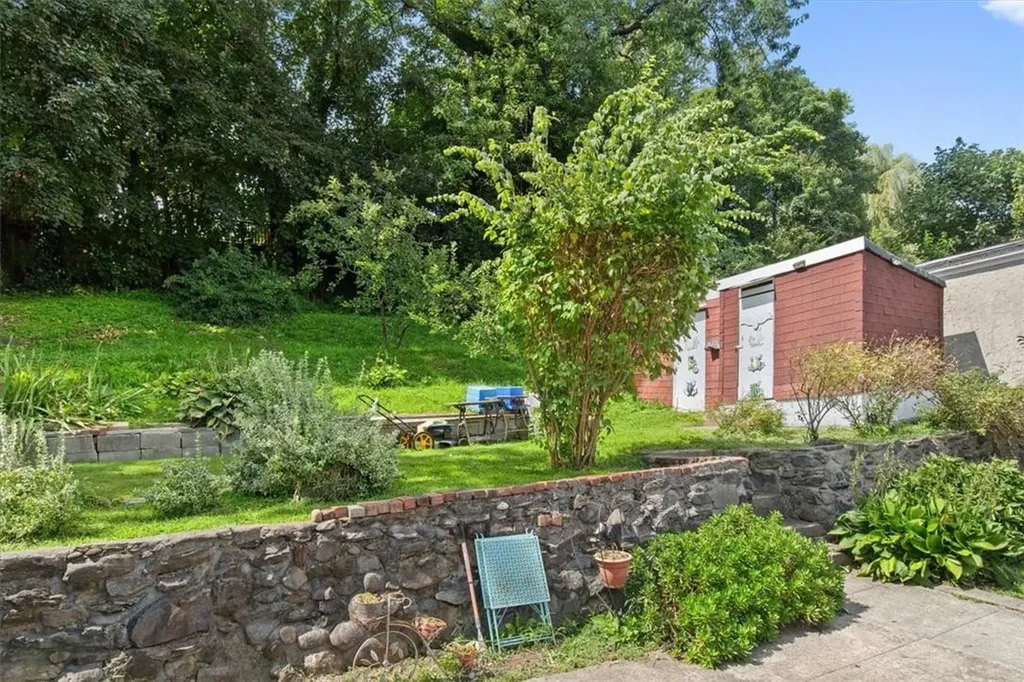 235 Edwards Place Yonkers NY 10703