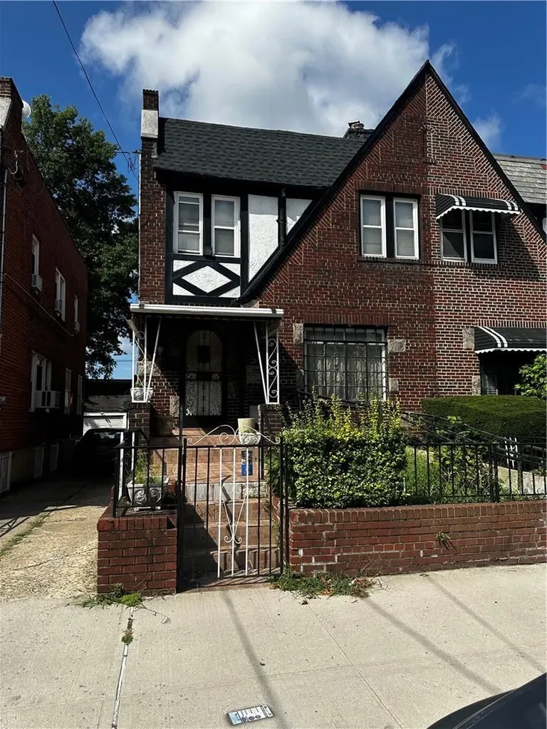 3229 Fish Avenue Bronx NY 10469