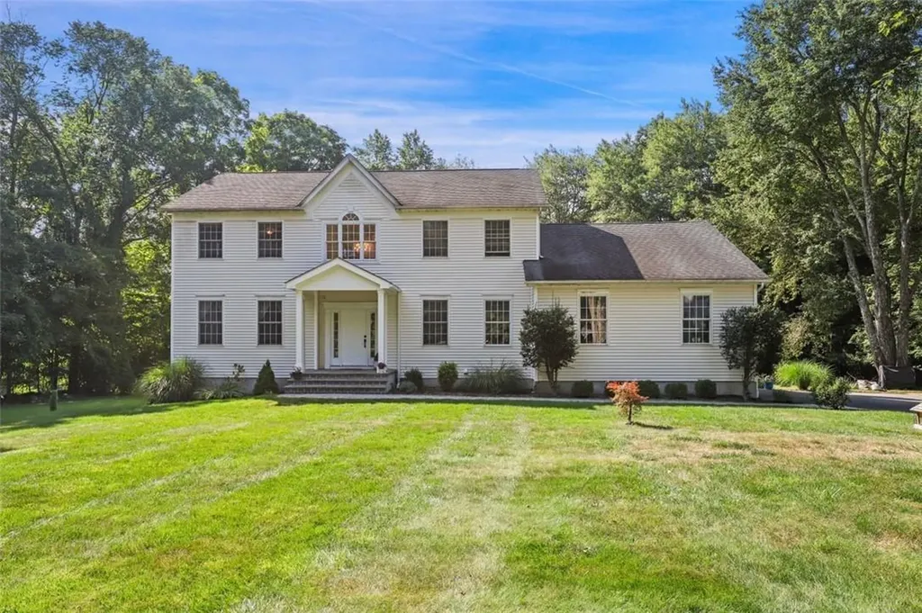 8 Vic Pass Carmel NY 10512