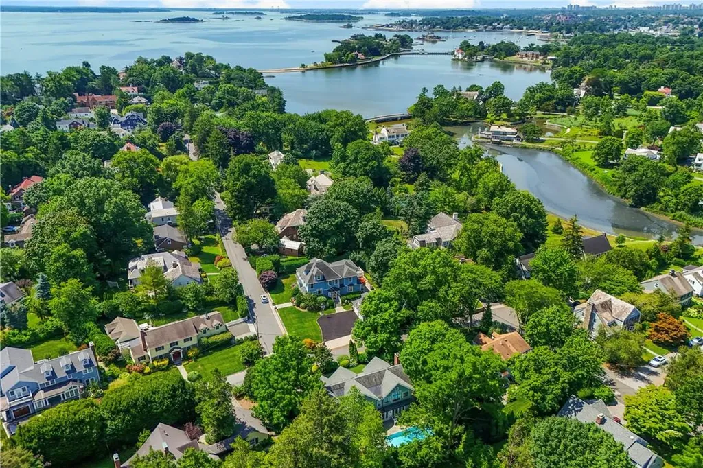16 Hazel Lane Larchmont NY 10538