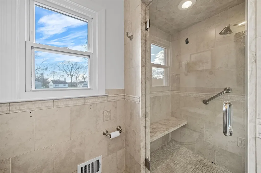 182 Harding Drive New Rochelle NY 10801