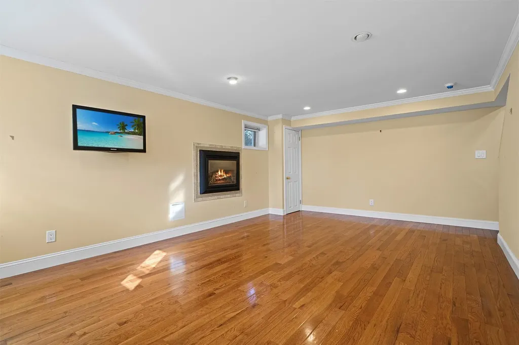 182 Harding Drive New Rochelle NY 10801