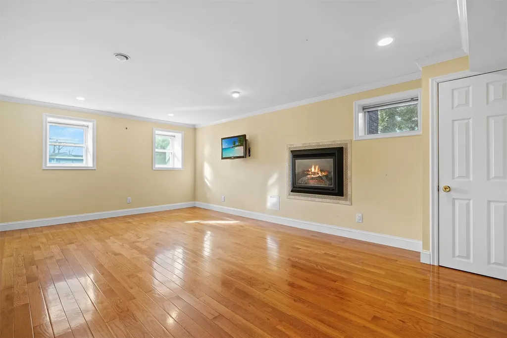 182 Harding Drive New Rochelle NY 10801