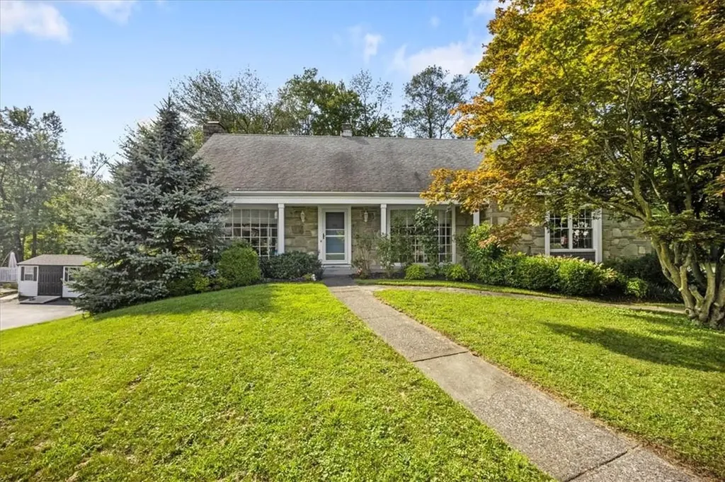 73 Round Hill Road Poughkeepsie NY 12603
