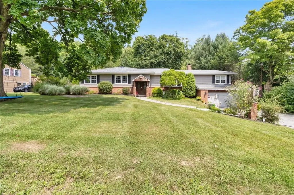 10 Doral Drive New Windsor NY 12553