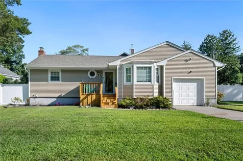 211 King Road Rocky Point NY 11778