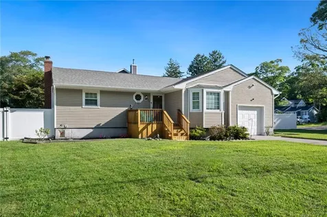 211 King Road Rocky Point NY 11778