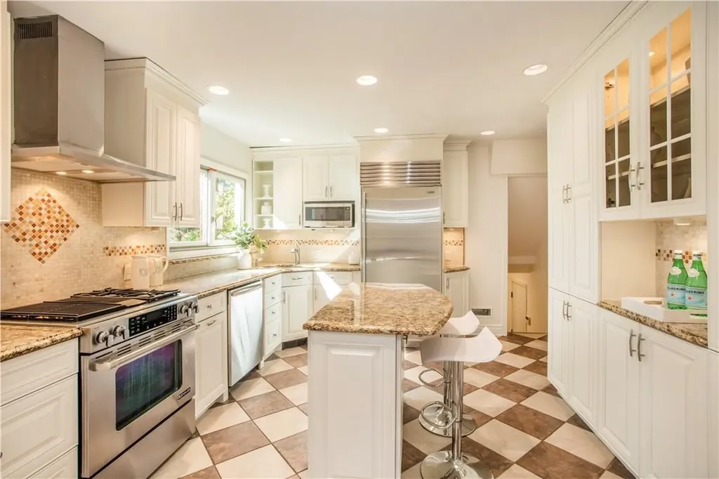 59 Amherst Drive New Rochelle NY 10804