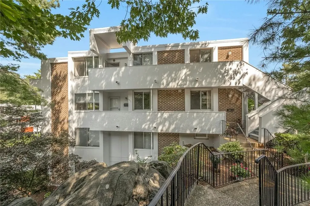 1011 Colony Drive Hartsdale NY 10530