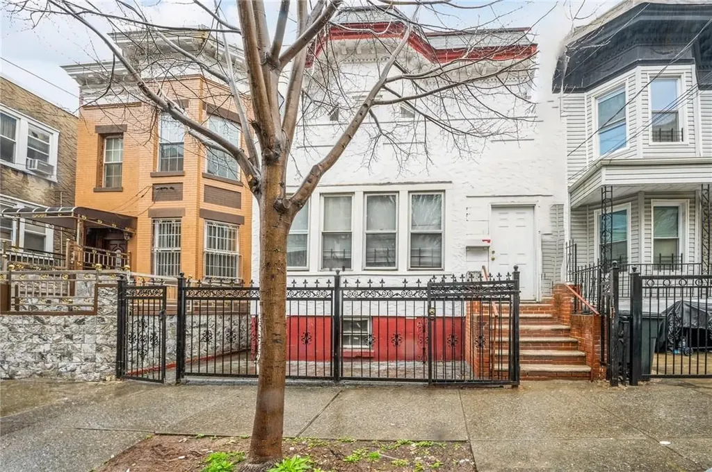 671 E 224th Street Bronx NY 10466