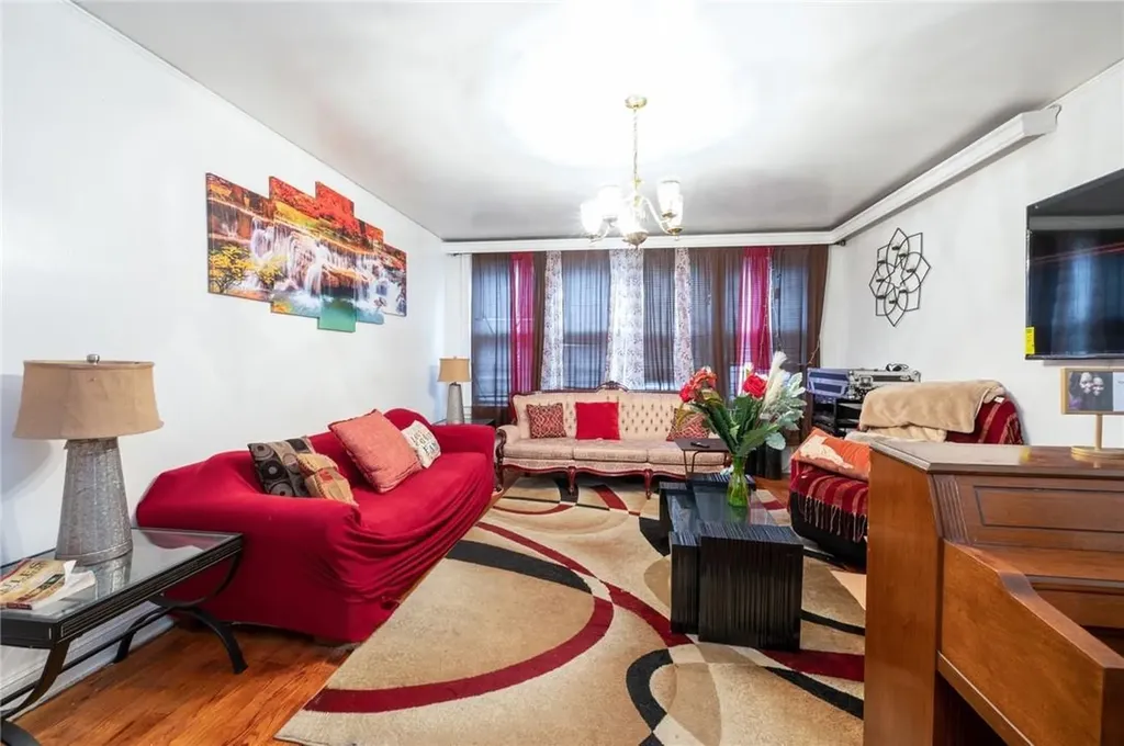 671 E 224th Street Bronx NY 10466