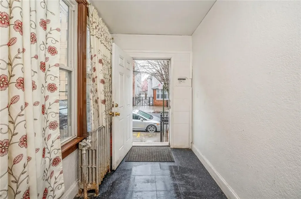 671 E 224th Street Bronx NY 10466