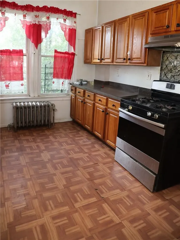 671 E 224th Street Bronx NY 10466