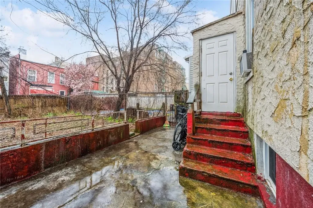 671 E 224th Street Bronx NY 10466