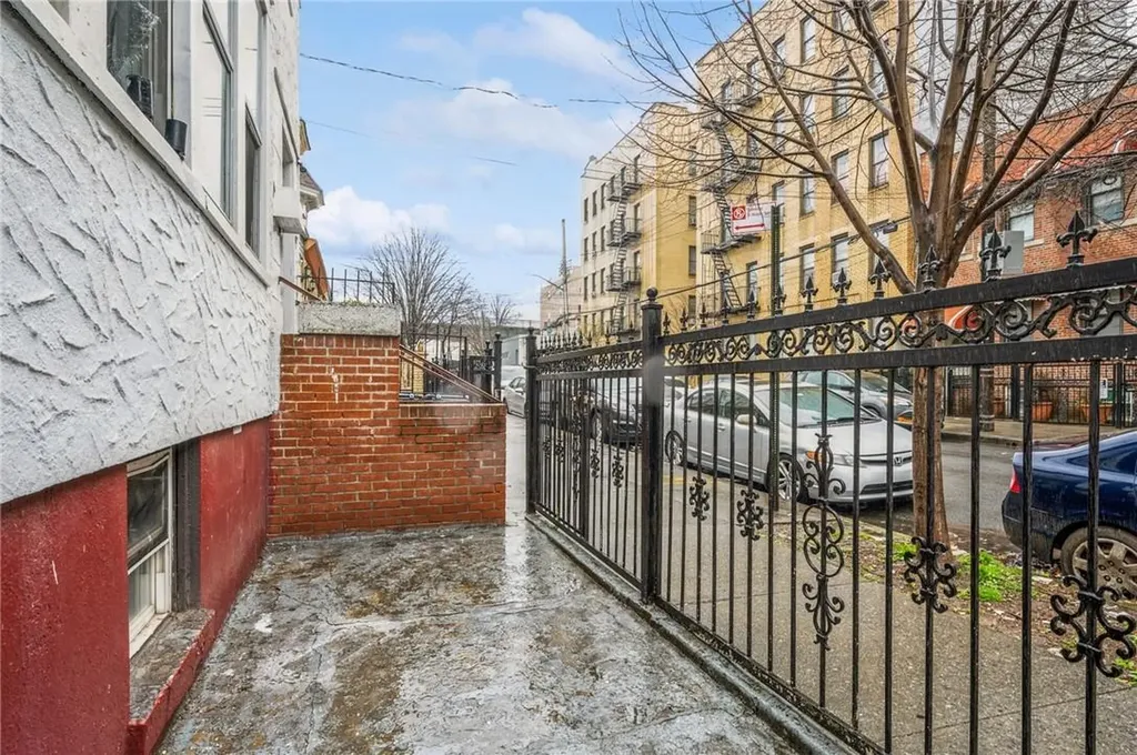 671 E 224th Street Bronx NY 10466