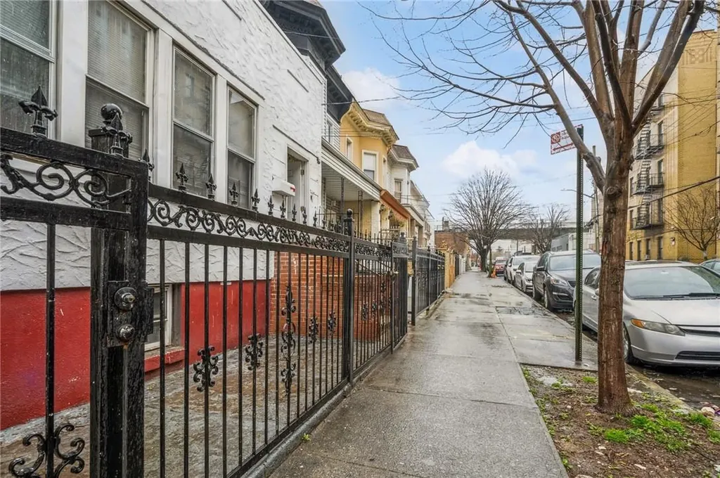 671 E 224th Street Bronx NY 10466