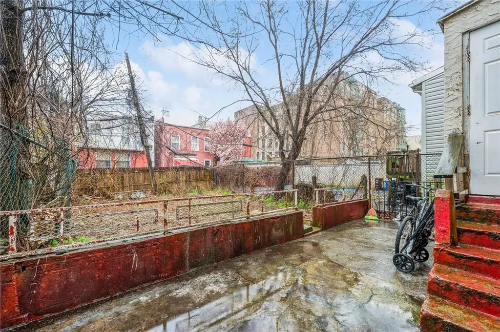 671 E 224th Street Bronx NY 10466