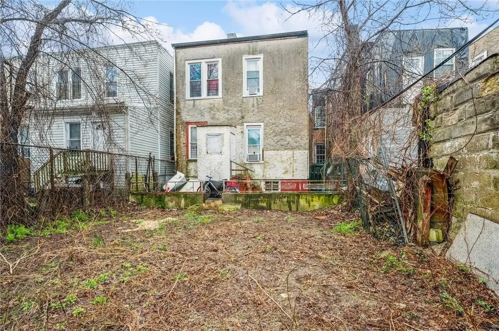 671 E 224th Street Bronx NY 10466