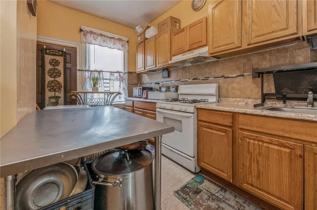 671 E 224th Street Bronx NY 10466