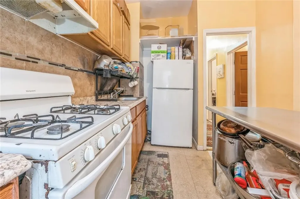 671 E 224th Street Bronx NY 10466