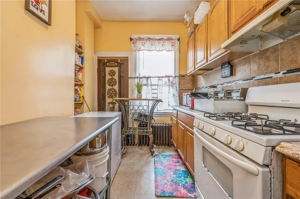 671 E 224th Street Bronx NY 10466