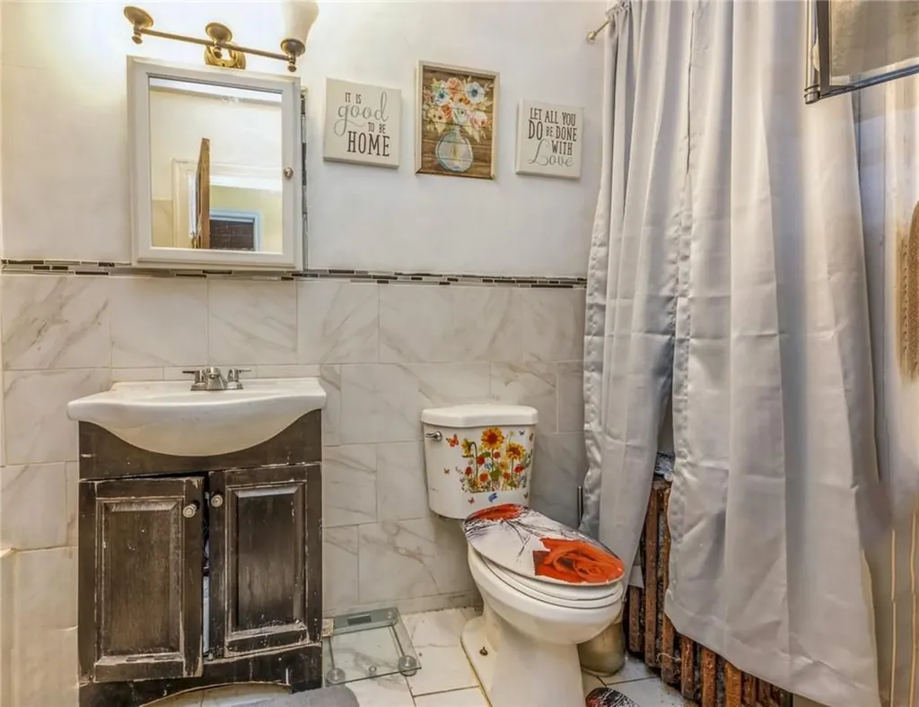 671 E 224th Street Bronx NY 10466