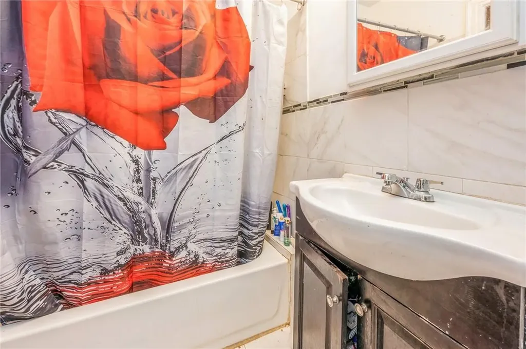 671 E 224th Street Bronx NY 10466