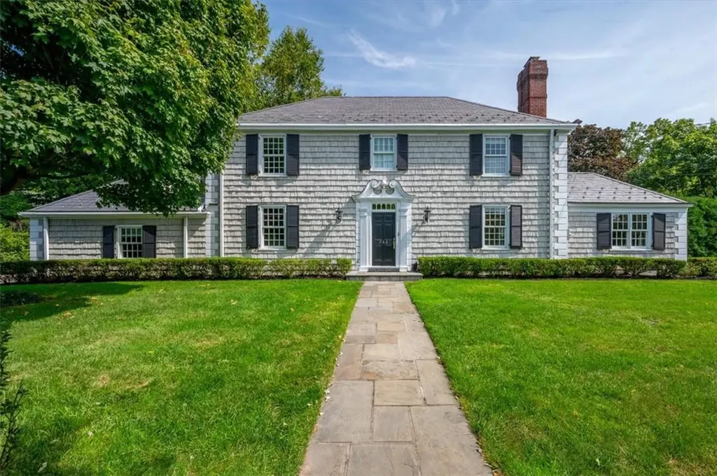 700 Wolfs Lane Pelham NY 10803