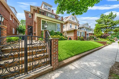 58 85th Street Brooklyn NY 11209