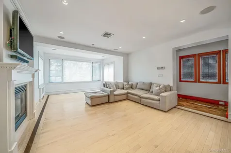 58 85th Street Brooklyn NY 11209