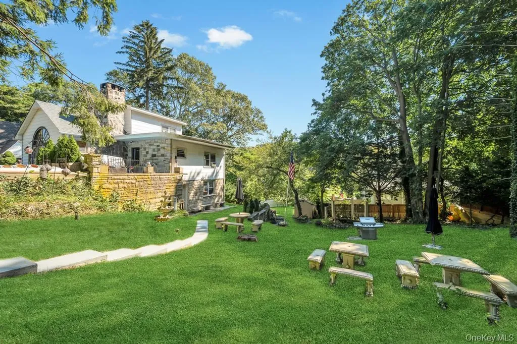 122 Dawn Road Rocky Point NY 11778