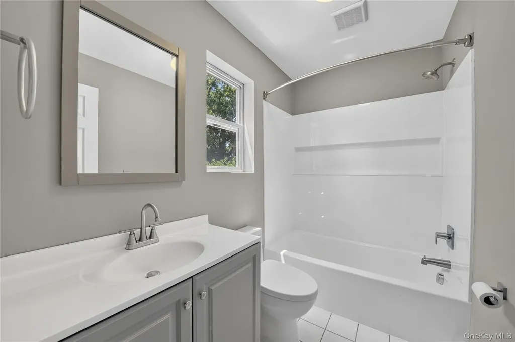 29 Beech Avenue Farmingville NY 11738